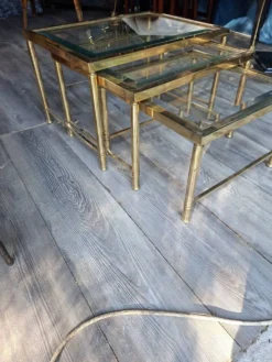 Tables gigognes en laiton