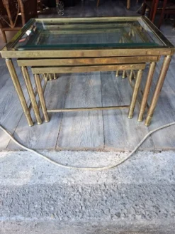 Tables gigognes en laiton