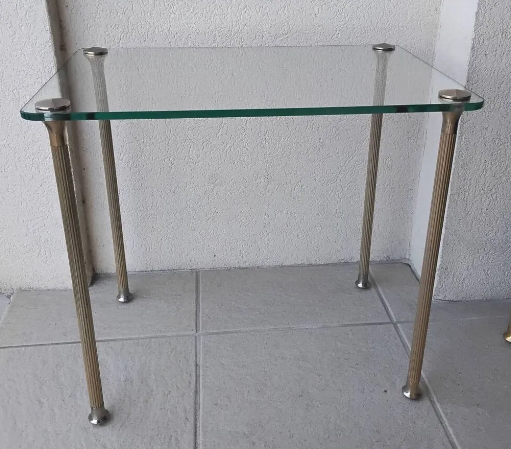 Tables gigognes en laiton et verre