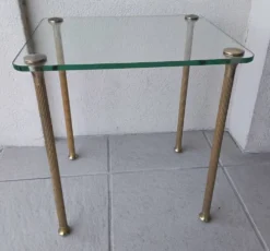 Tables gigognes en laiton et verre