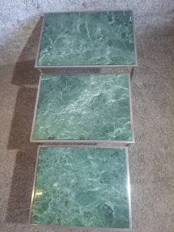 Tables gigognes en marbre vert et metal-dans le gout de maison Jansen- annees 1970