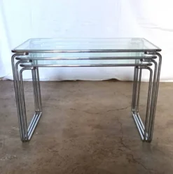 3 tables gigognes en métal chromé et verre, années 70
