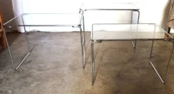 3 tables gigognes en métal chromé et verre, années 70
