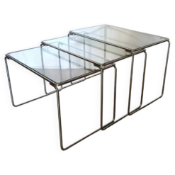 3 tables gigognes en métal chromé et verre, années 70