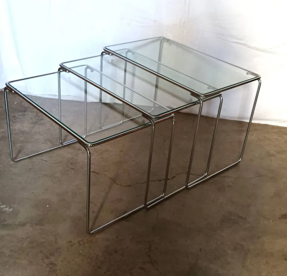 3 tables gigognes en métal chromé et verre, années 70