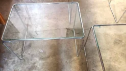 3 tables gigognes en métal chromé et verre, années 70