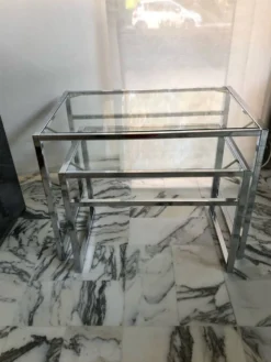 Tables gigognes en métal chromé et verre , Italie circa 1970