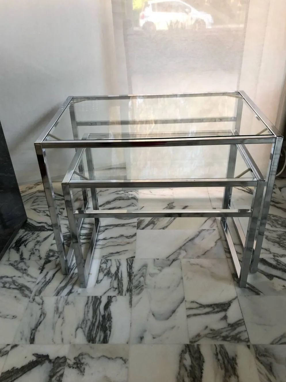 Tables gigognes en métal chromé et verre , Italie circa 1970