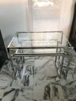 Tables gigognes en métal chromé et verre , Italie circa 1970