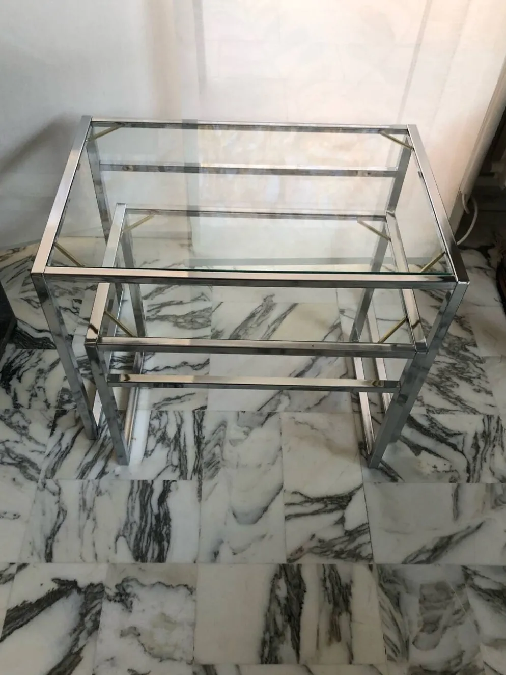 Tables gigognes en métal chromé et verre , Italie circa 1970