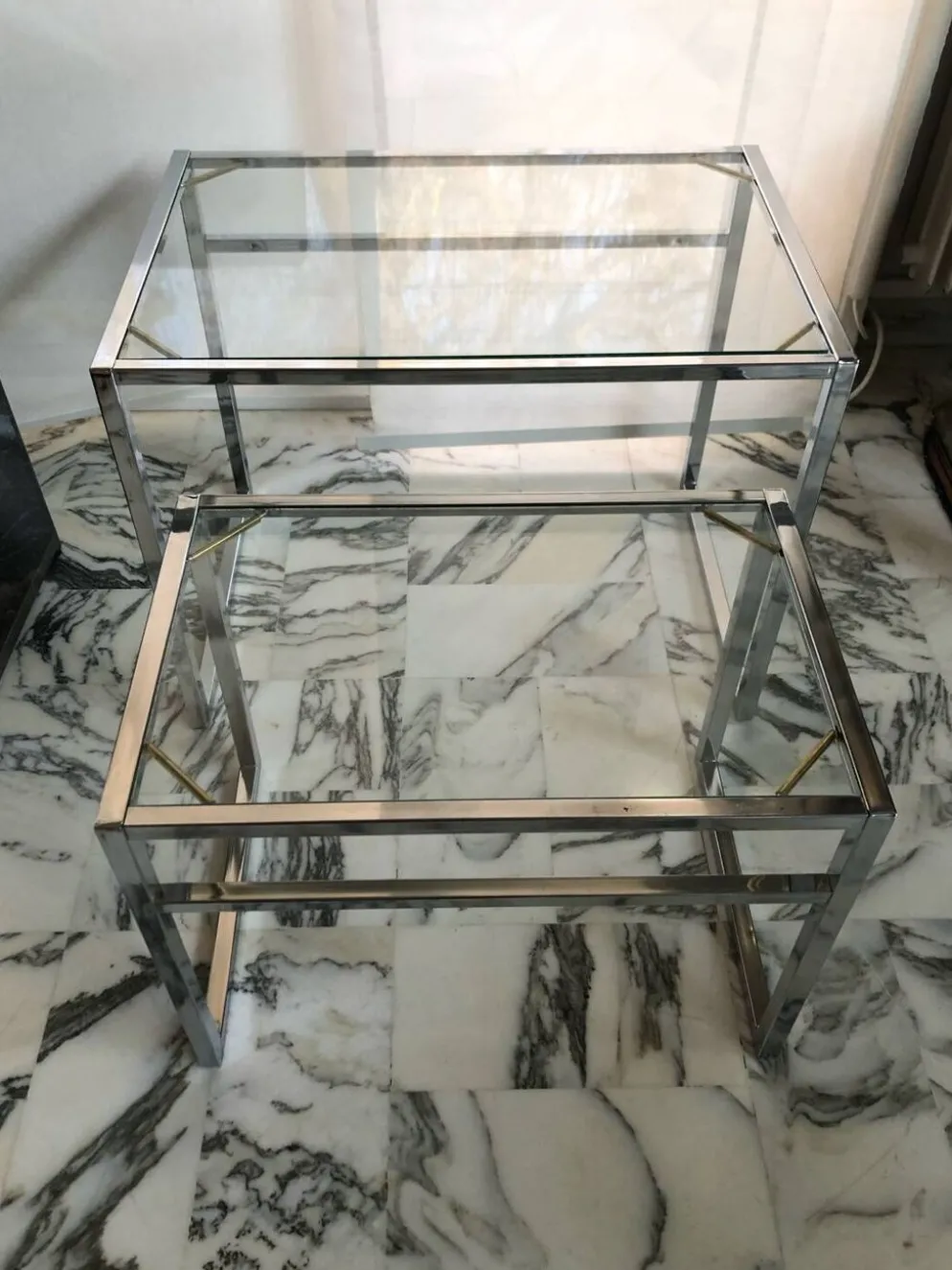 Tables gigognes en métal chromé et verre , Italie circa 1970