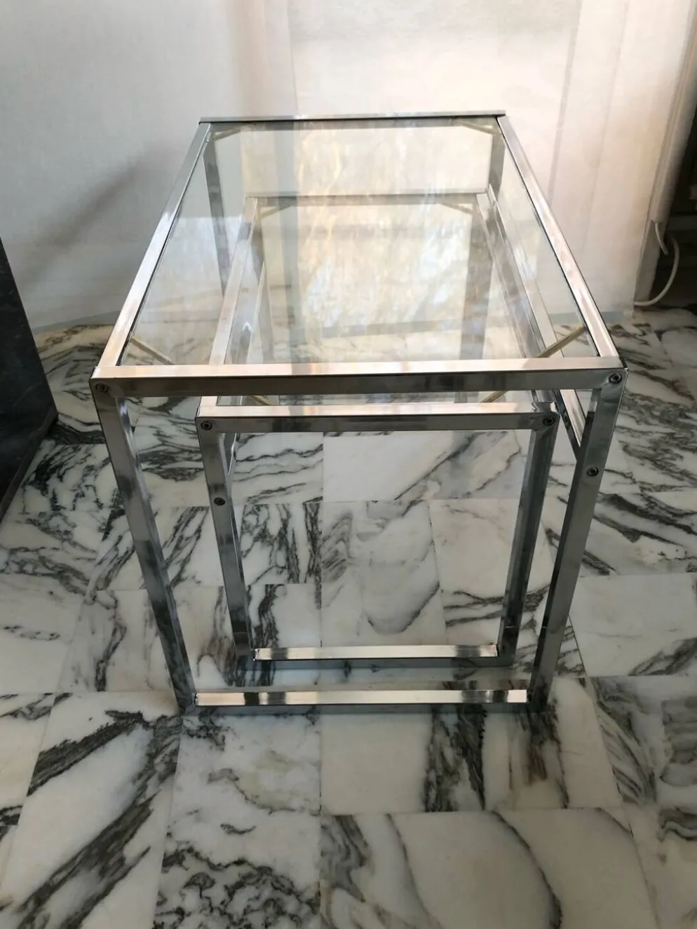 Tables gigognes en métal chromé et verre , Italie circa 1970