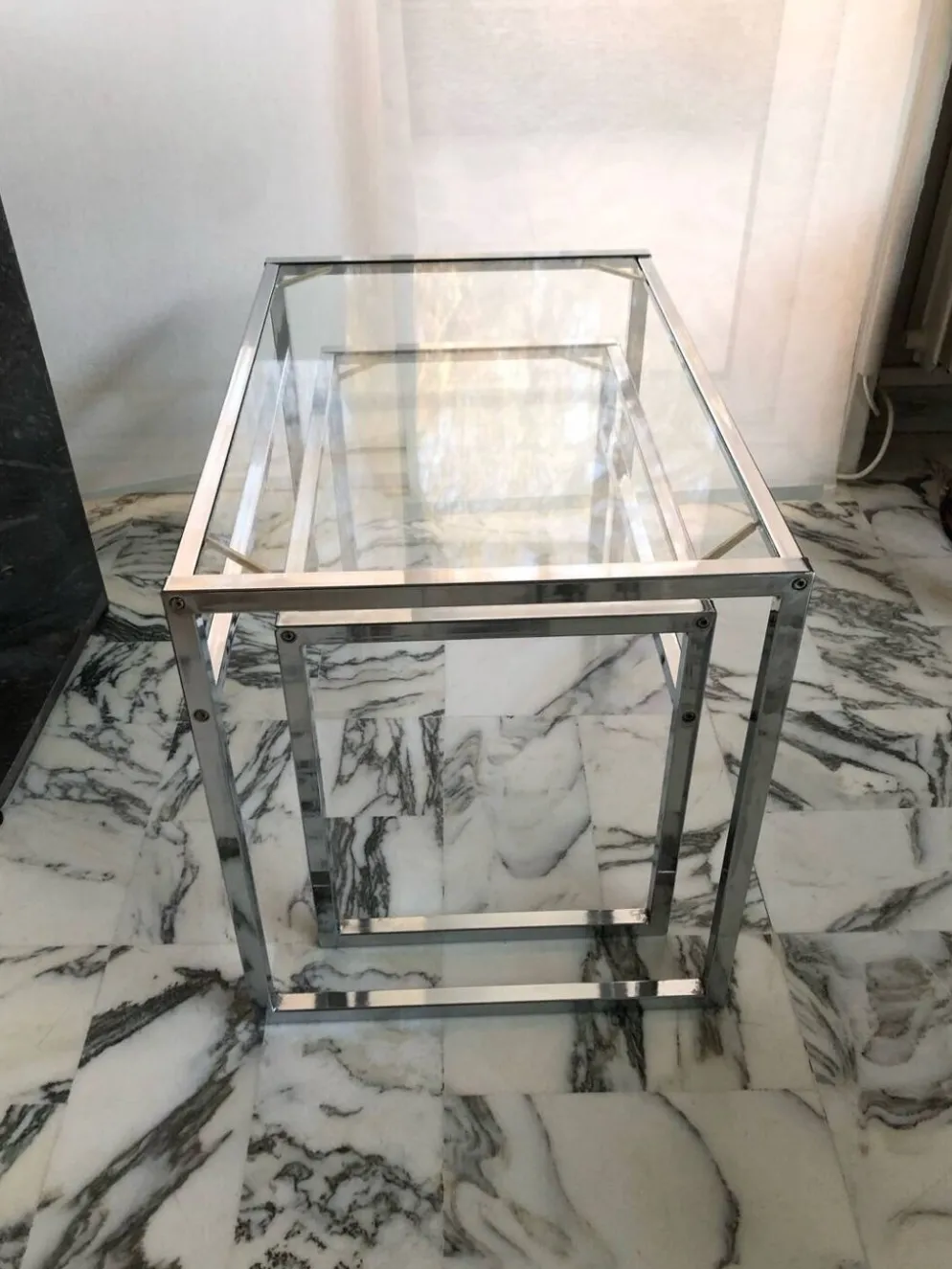Tables gigognes en métal chromé et verre , Italie circa 1970