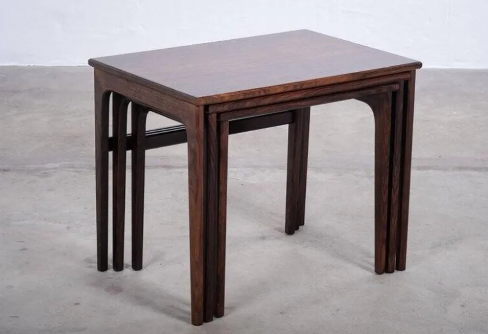 Tables gigognes en palissandre danois du milieu du siècle par Brdr. Furbo, années 1960.