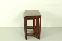 Tables gigognes en palissandre italien avec incrustation de cuivre