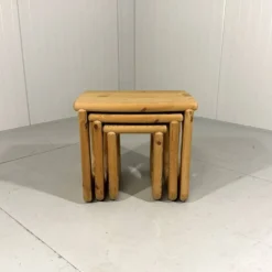 Tables gigognes en pin dans le style de Rainer Daumiller, années 1970.