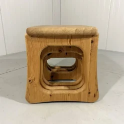 Tables gigognes en pin dans le style de Rainer Daumiller, années 1970.