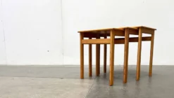 Tables gigognes en pin de style mid-century moderne d'Asko, Finlande, années 1960, ensemble de 3.