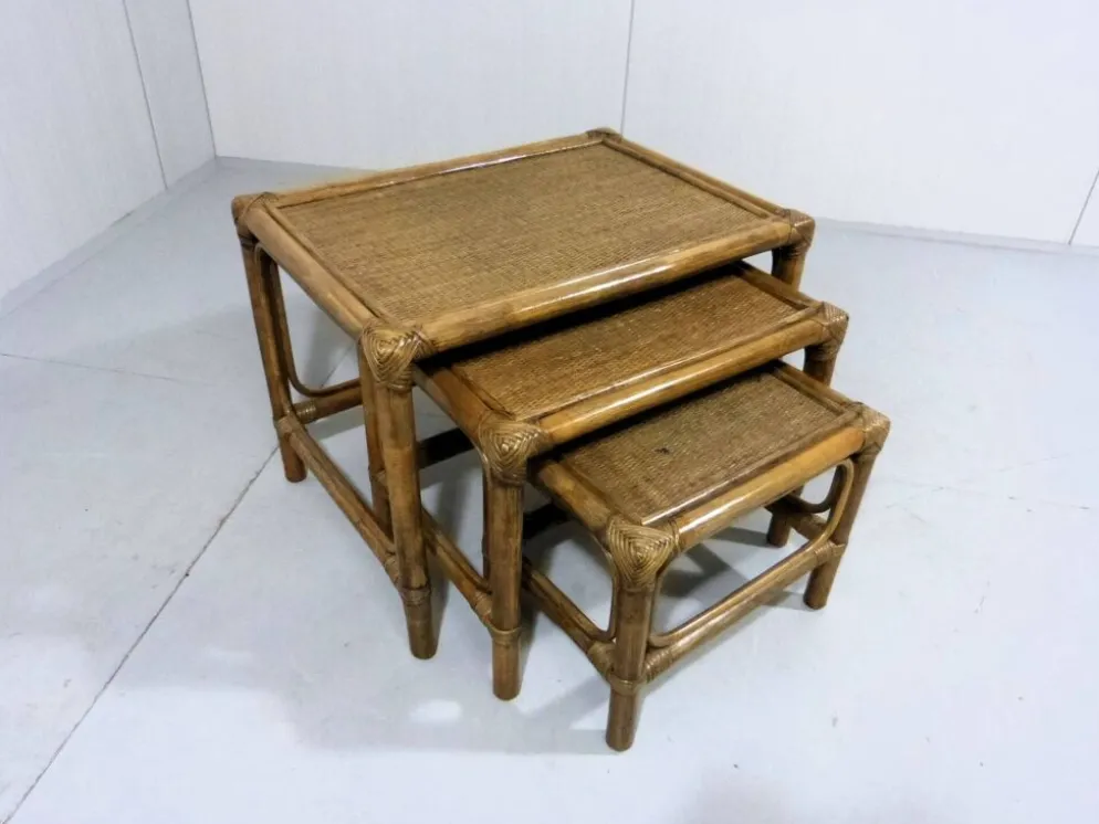 Tables gigognes en rotin, années 1970