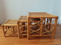 Tables gigognes en rotin et cannage – Esprit Riviera – Vers 1970/80