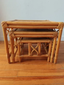 Tables gigognes en rotin et cannage – Esprit Riviera – Vers 1970/80