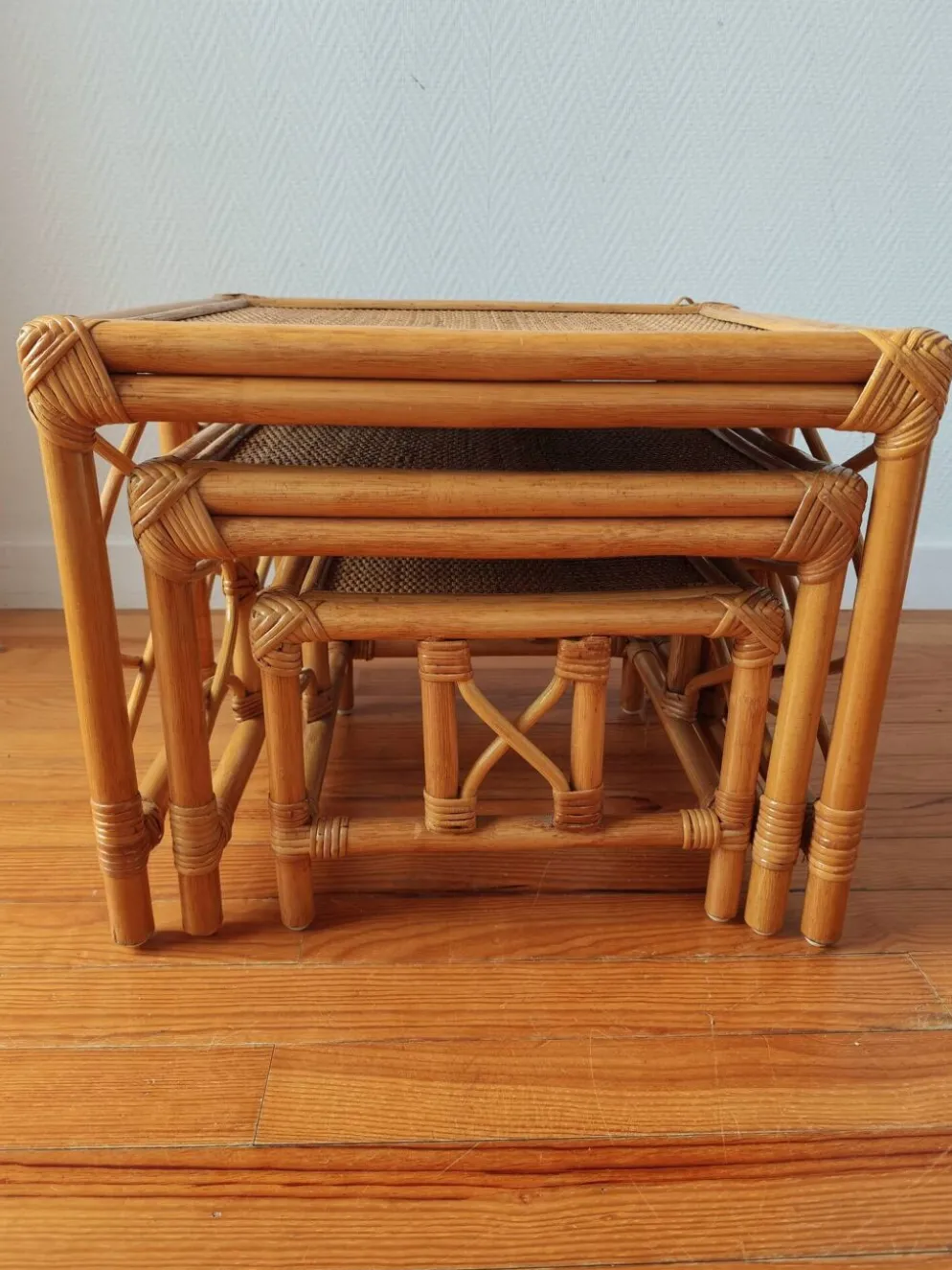 Tables gigognes en rotin et cannage – Esprit Riviera – Vers 1970/80