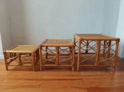 Tables gigognes en rotin et cannage – Esprit Riviera – Vers 1970/80