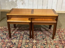 3 tables gigognes en teck, années 1970