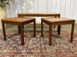 3 tables gigognes en teck, années 1970