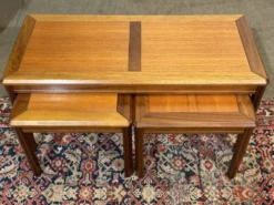 3 tables gigognes en teck, années 1970