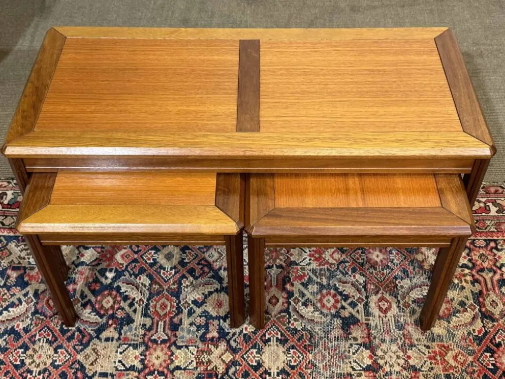 3 tables gigognes en teck, années 1970