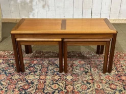 3 tables gigognes en teck, années 1970