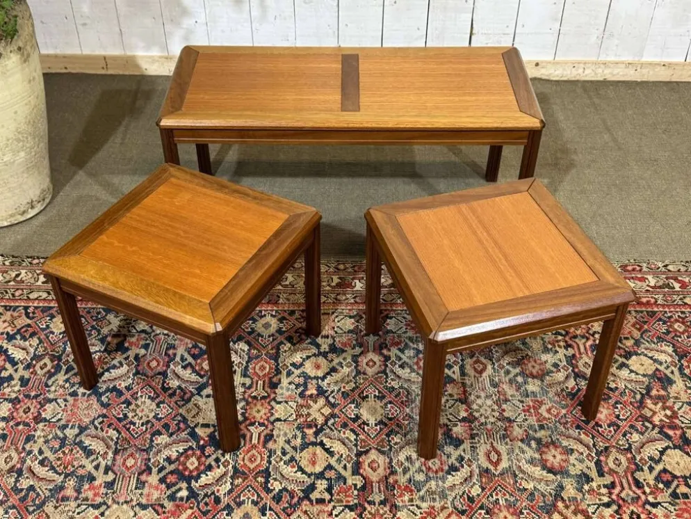 3 tables gigognes en teck, années 1970