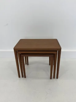 Tables gigognes en teck, Danemark, années 1960, lot de 3