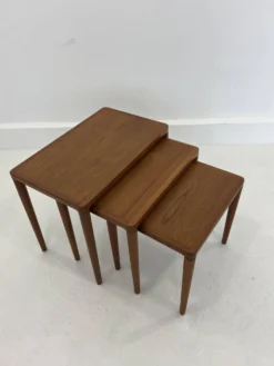 Tables gigognes en teck, Danemark, années 1960, lot de 3