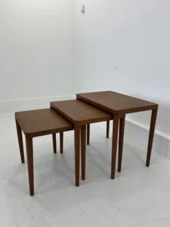 Tables gigognes en teck, Danemark, années 1960, lot de 3