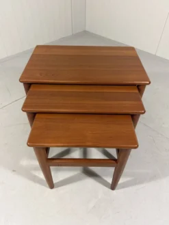 Tables gigognes en teck Danemark années 1960