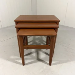 Tables gigognes en teck Danemark années 1960