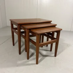 Tables gigognes en teck Danemark années 1960