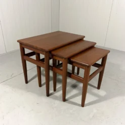 Tables gigognes en teck Danemark années 1960
