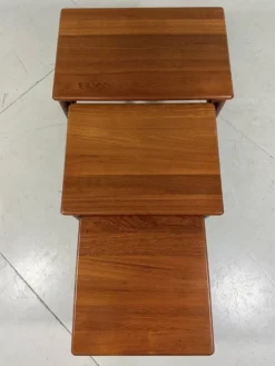 Tables gigognes en teck Danemark années 1960