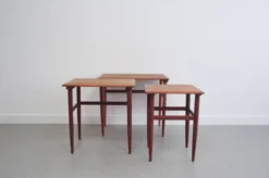 3 tables gigognes en teck, Danemark 1960