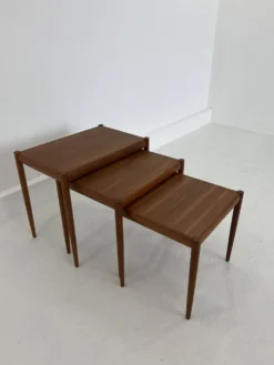 Tables gigognes en teck, Danemark, années 1960, lot de 3