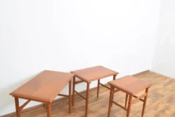 Tables gigognes en teck danois des années 50, ensemble de 3