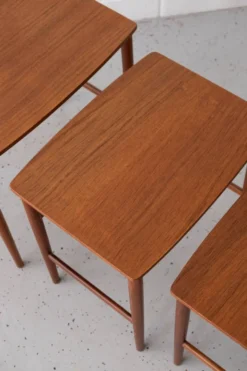 Tables gigognes en teck danois