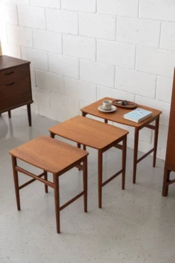 Tables gigognes en teck danois