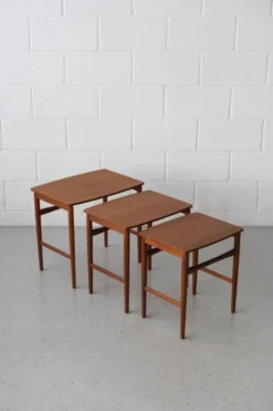 Tables gigognes en teck danois