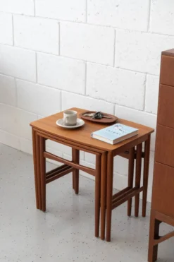 Tables gigognes en teck danois