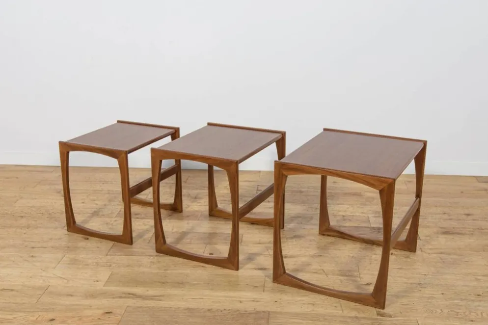 Tables gigognes en teck de style mid-century modern conçues par R. Bennett pour G-Plan, Royaume-Uni, années 1960.
