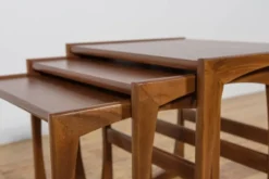 Tables gigognes en teck de style mid-century modern conçues par R. Bennett pour G-Plan, Royaume-Uni, années 1960.